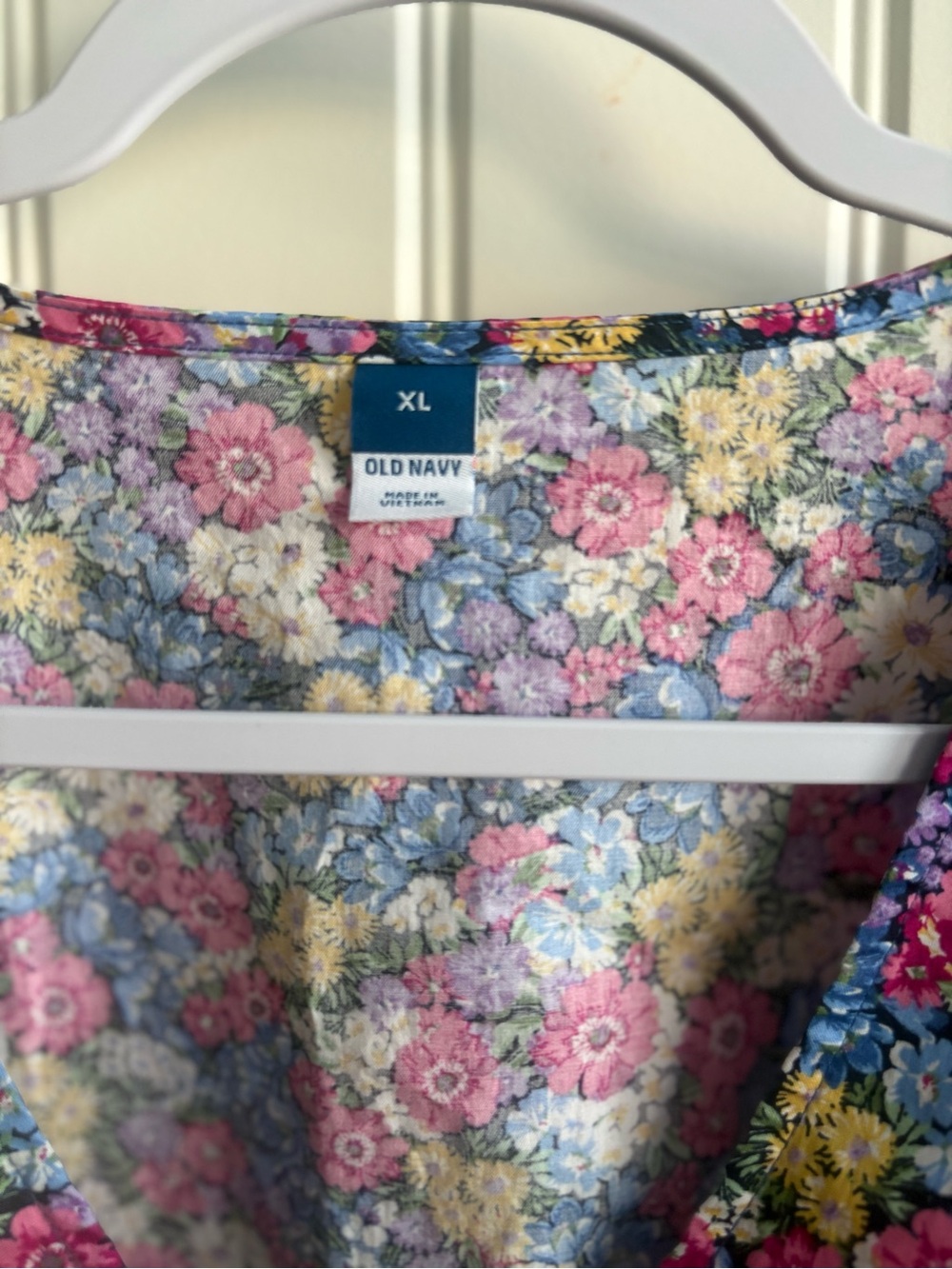 Old Navy Pink Multi Floral V-Neck Smocked Crop Top - Picture 6 of 8